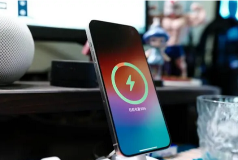 浑江苹果15换屏服务分享用什么充电器给iPhone15充电更好 